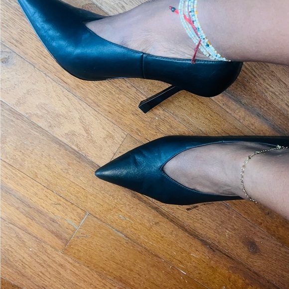 Steve Madden Black Pointed Toe Heels - Picture 7 of 7